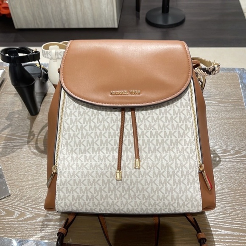 Michael Kors Backpack Bag Phoebe Medium Flap Drawstring Backpack 
Vanilla
NWT
